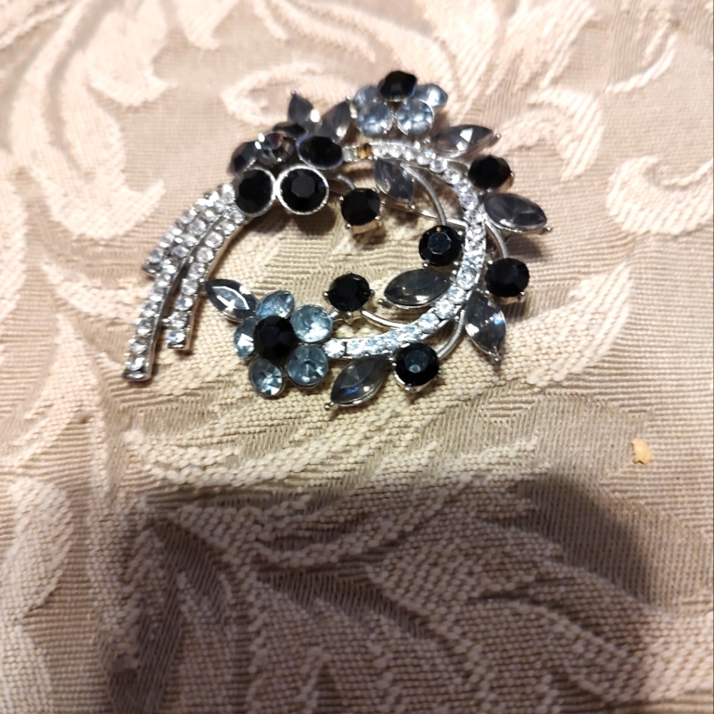 🖤🩶🤍 Sultry Vintage 90's Art Deco Nouveau Rhinestone Brooch - Picture 7 of 11